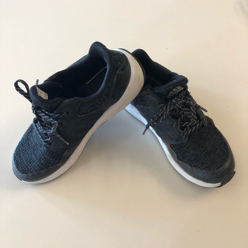 Boys Adidas Rapid Run Shoes Size 13.5 youth